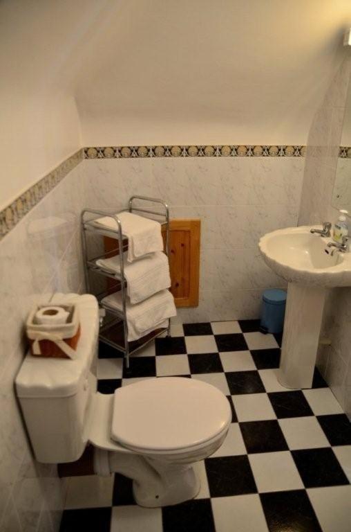 Decourcey'S Hazelbrook Farmhouse B&B Cleggan Room photo