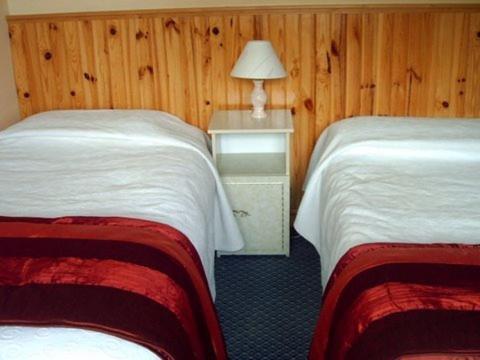 Decourcey'S Hazelbrook Farmhouse B&B Cleggan Room photo